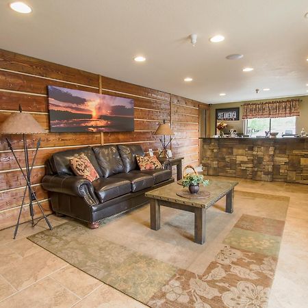 Travelodge By Wyndham Gardiner Yellowstone Park North Entr Esterno foto
