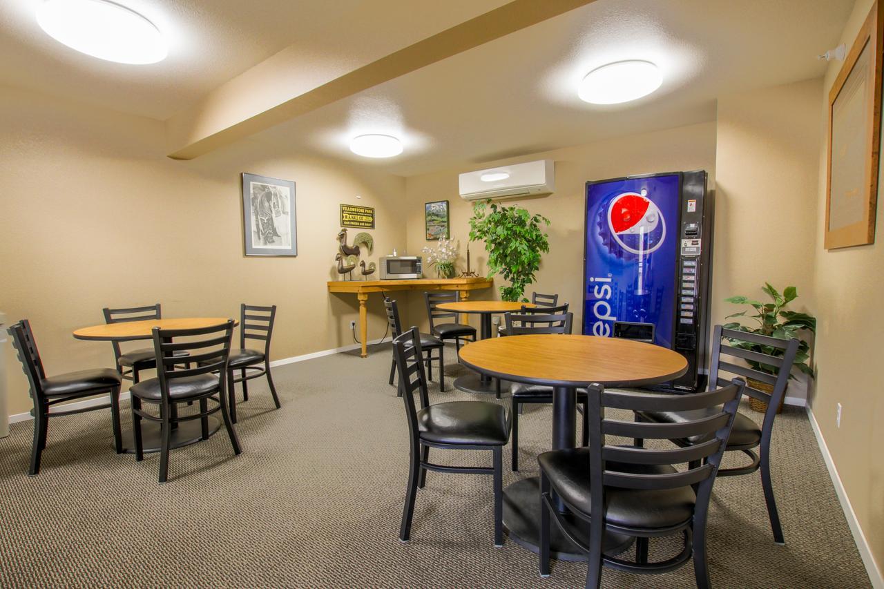 Travelodge By Wyndham Gardiner Yellowstone Park North Entr Esterno foto